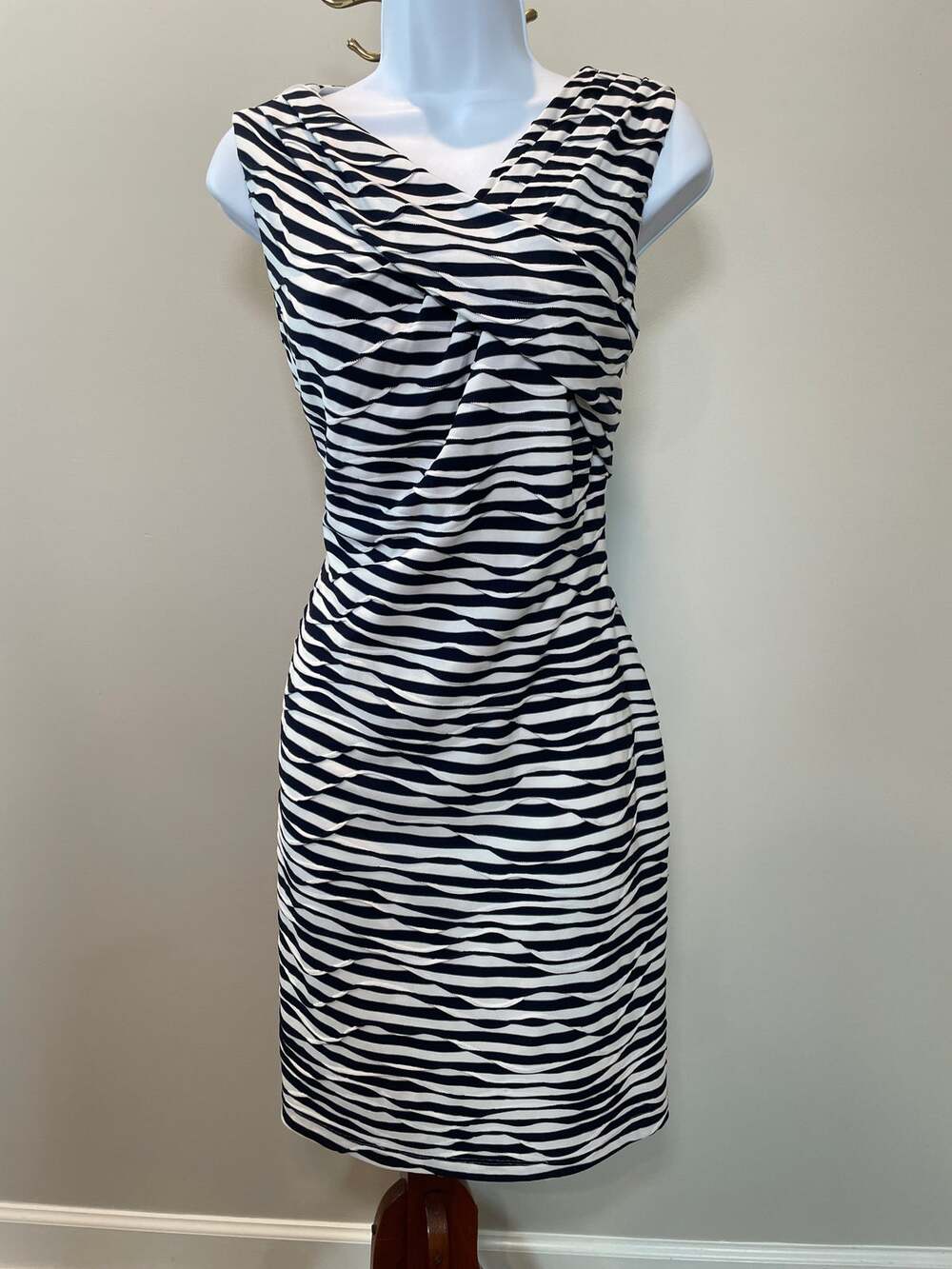 Calvin Klein Sheath Dress Navy White Striped Stretch Sleeveless Size 10